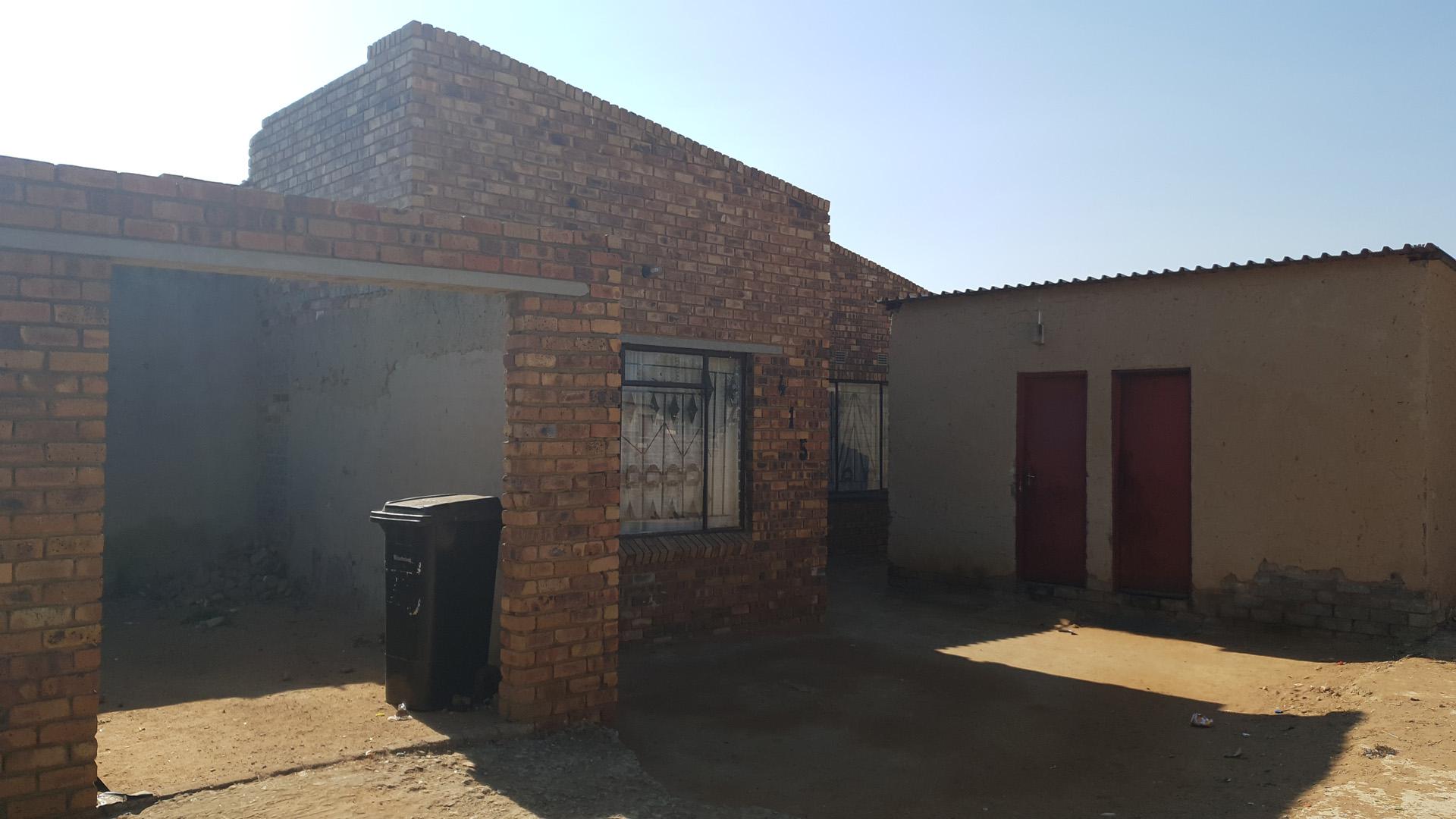 Front View of property in Brakpan