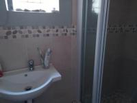 Main Bathroom - 6 square meters of property in Lincoln Meade
