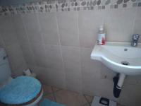 Main Bathroom - 6 square meters of property in Lincoln Meade