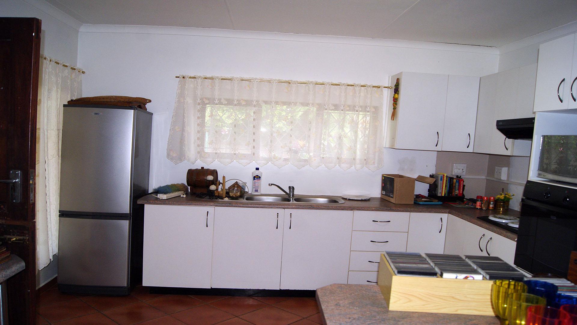 Kitchen - 25 square meters of property in Uvongo