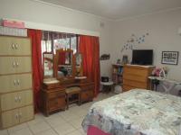 Bed Room 1 - 34 square meters of property in Uvongo