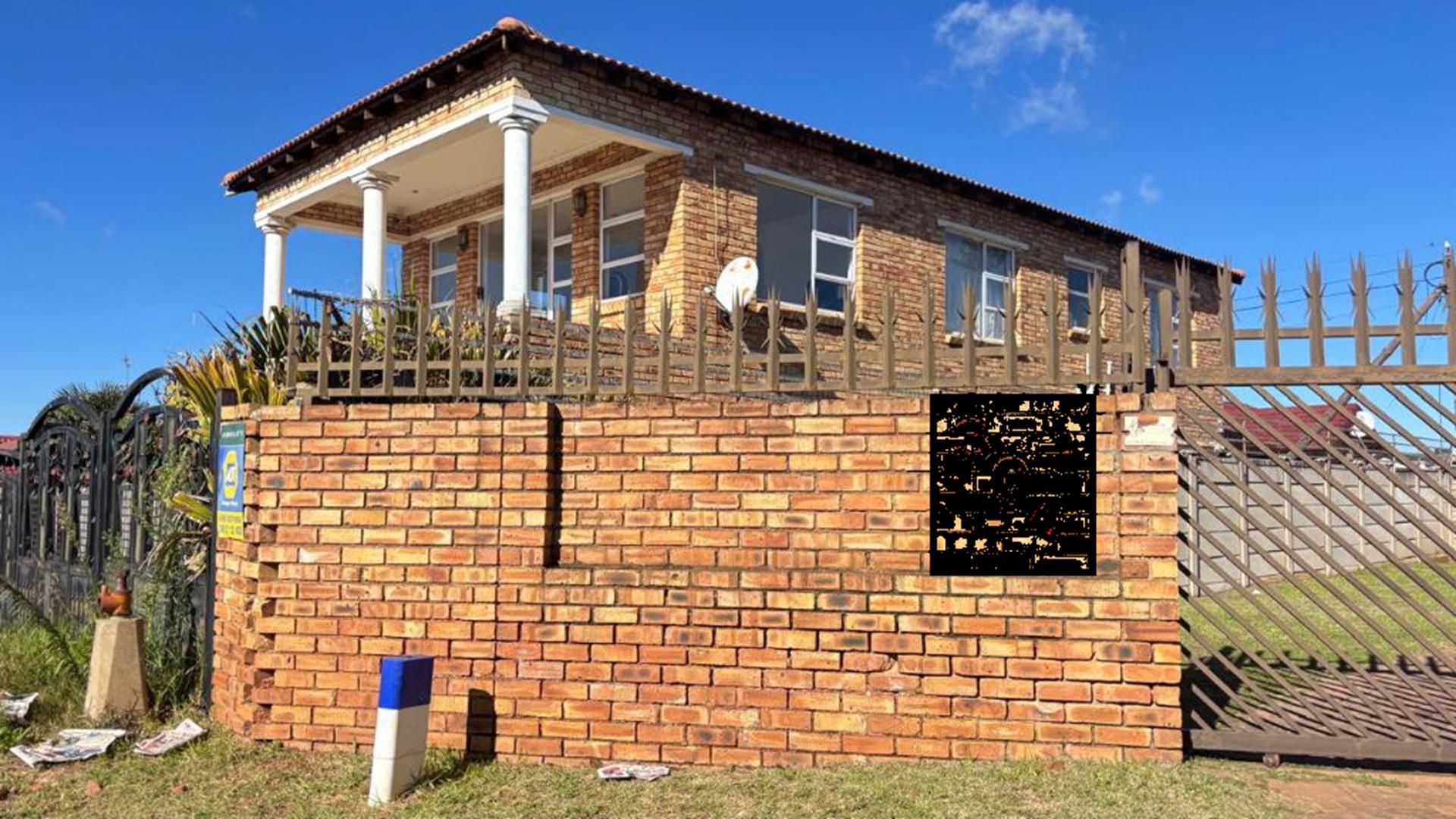 Front View of property in Roodepoort