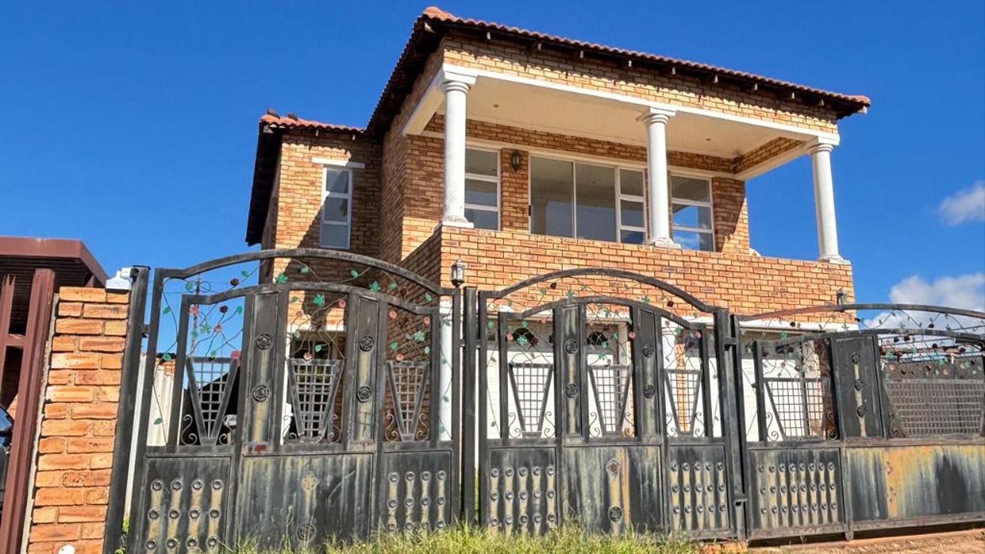 Front View of property in Roodepoort