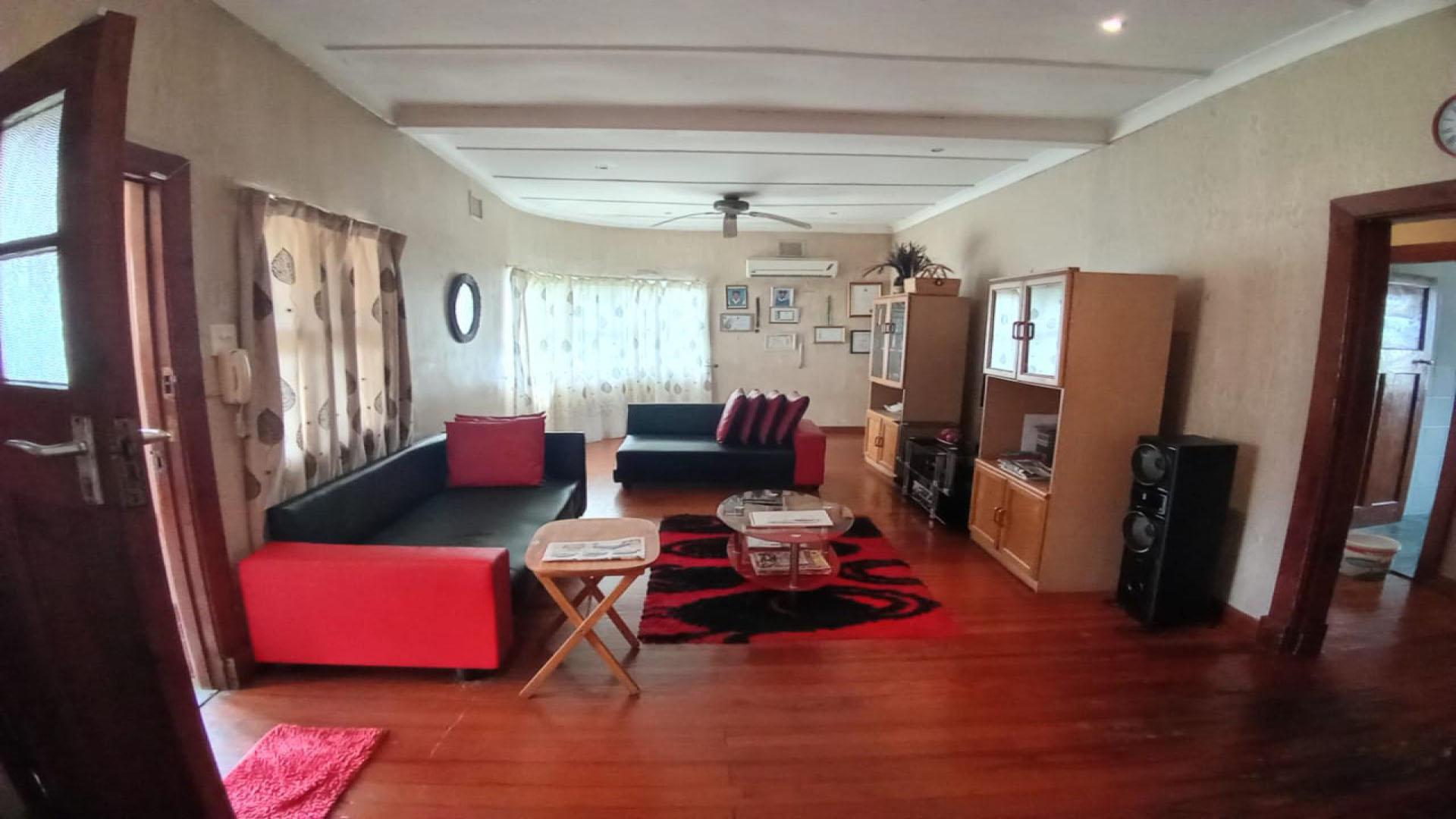 Lounges of property in Umbilo 