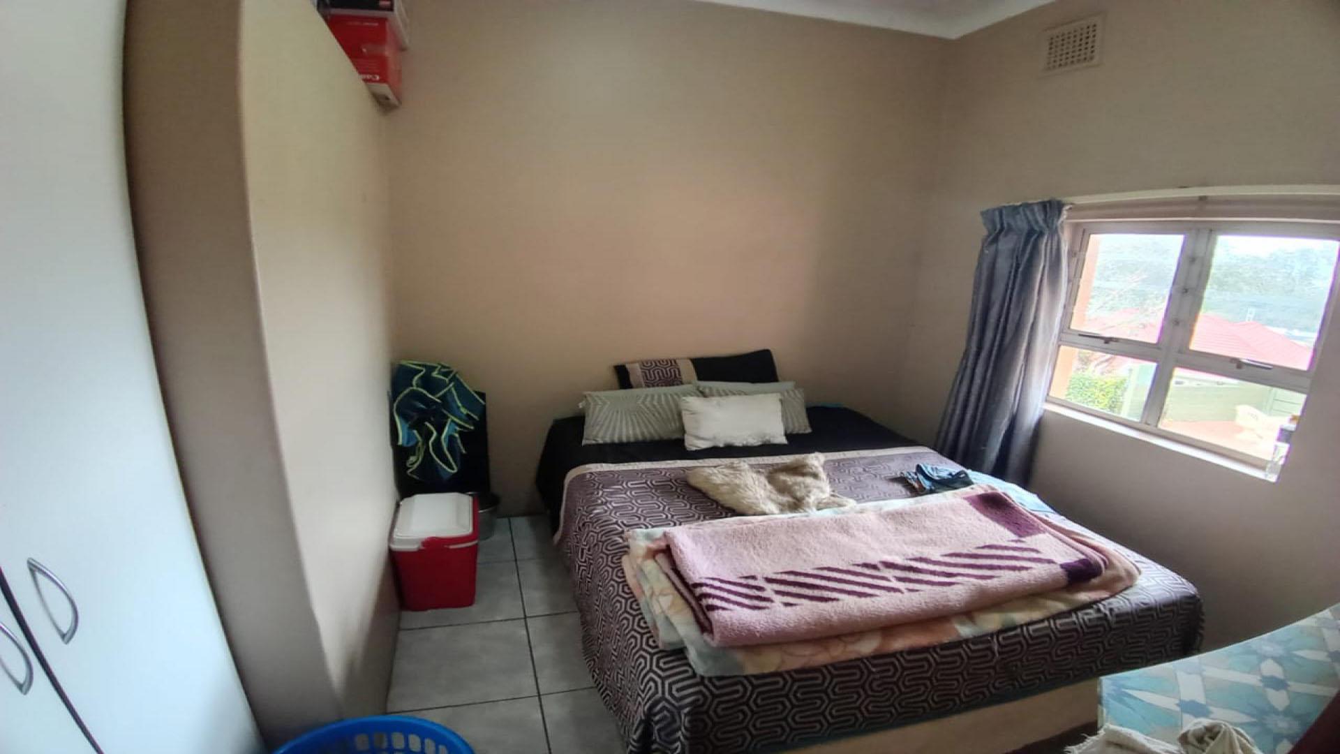 Bed Room 1 of property in Umbilo 