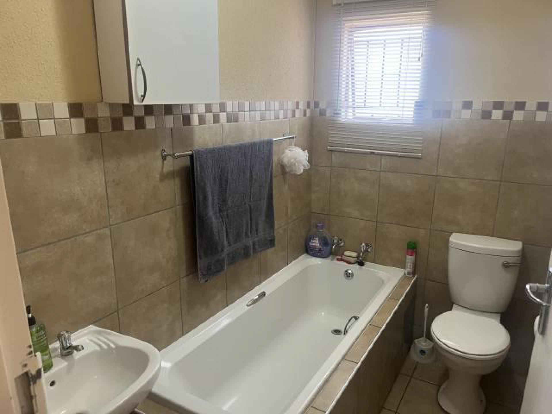 Bathroom 1 - 3 square meters of property in Albertsdal