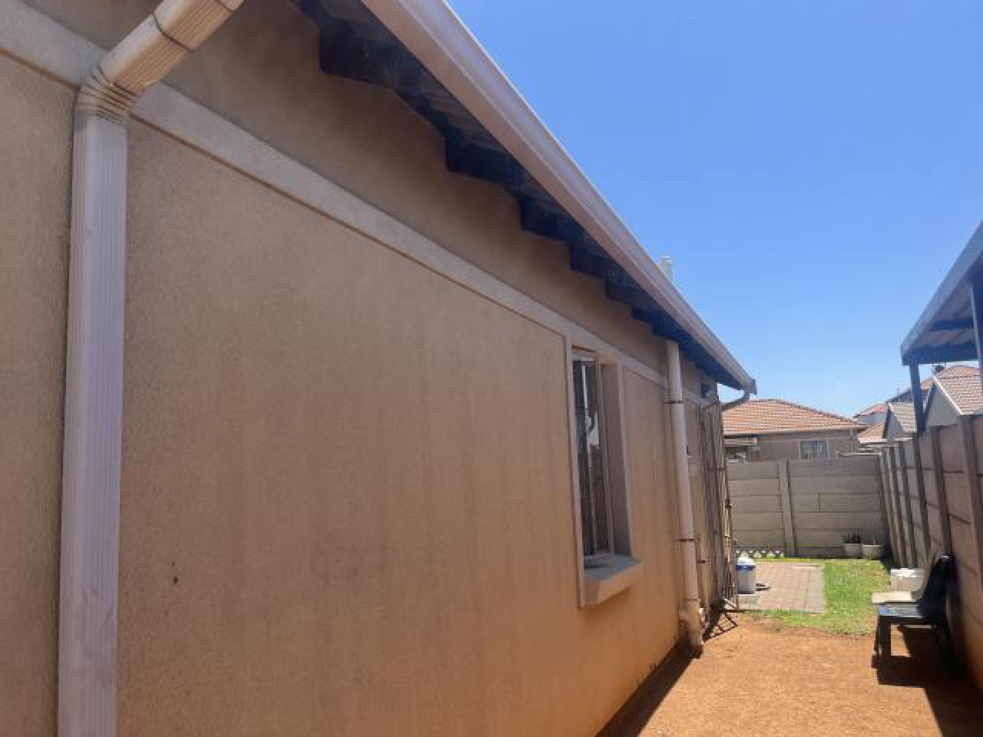 Balcony of property in Albertsdal