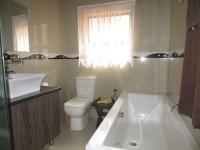 Bathroom 1 - 32 square meters of property in Three Rivers