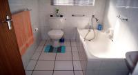 Main Bathroom - 5 square meters of property in Hayfields