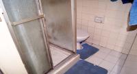 Bathroom 1 - 11 square meters of property in Essenwood