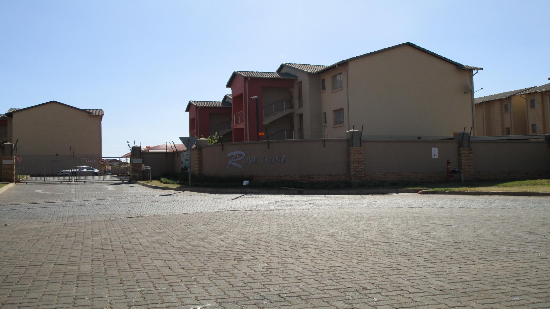 Front View of property in Centurion Central