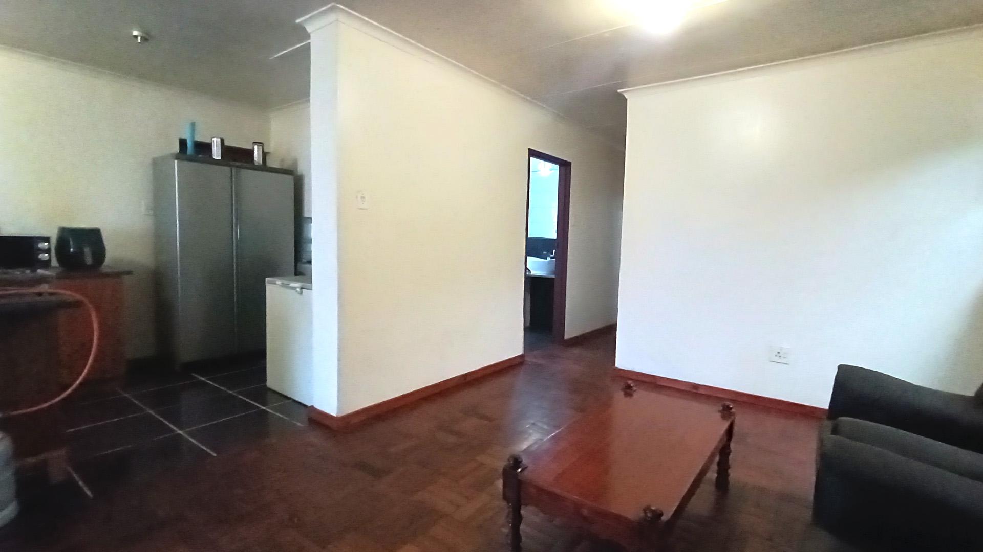 Lounges - 28 square meters of property in Kuils River