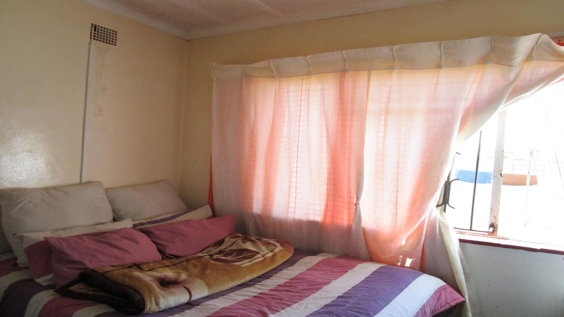 Bed Room 2 - 15 square meters of property in Emalahleni (Witbank) 