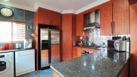 Kitchen - 19 square meters of property in Die Heuwel