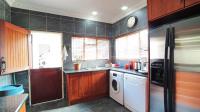 Kitchen - 19 square meters of property in Die Heuwel