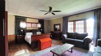 Main Bedroom - 47 square meters of property in Die Heuwel