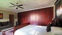 Main Bedroom - 47 square meters of property in Die Heuwel