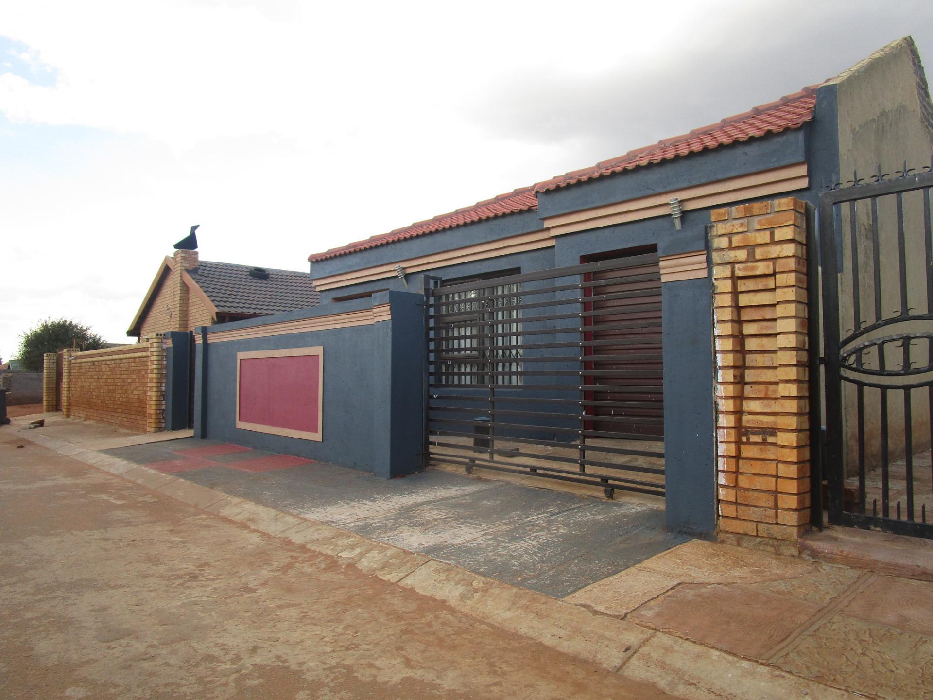 Front View of property in Protea Glen