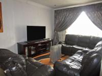 Lounges - 14 square meters of property in Protea Glen