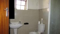 Bathroom 1 - 10 square meters of property in Gallo Manor