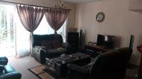 Lounges - 19 square meters of property in Windsor East