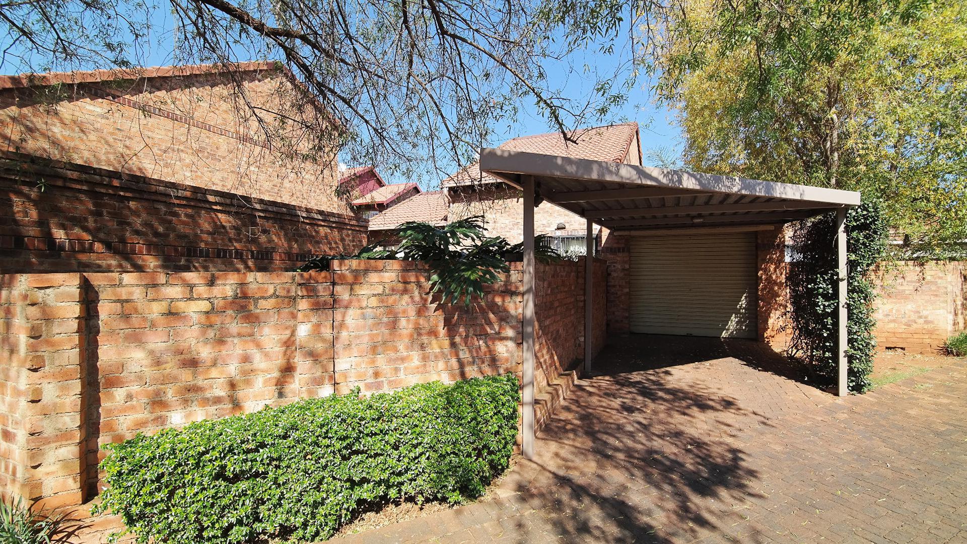 Front View of property in Highveld