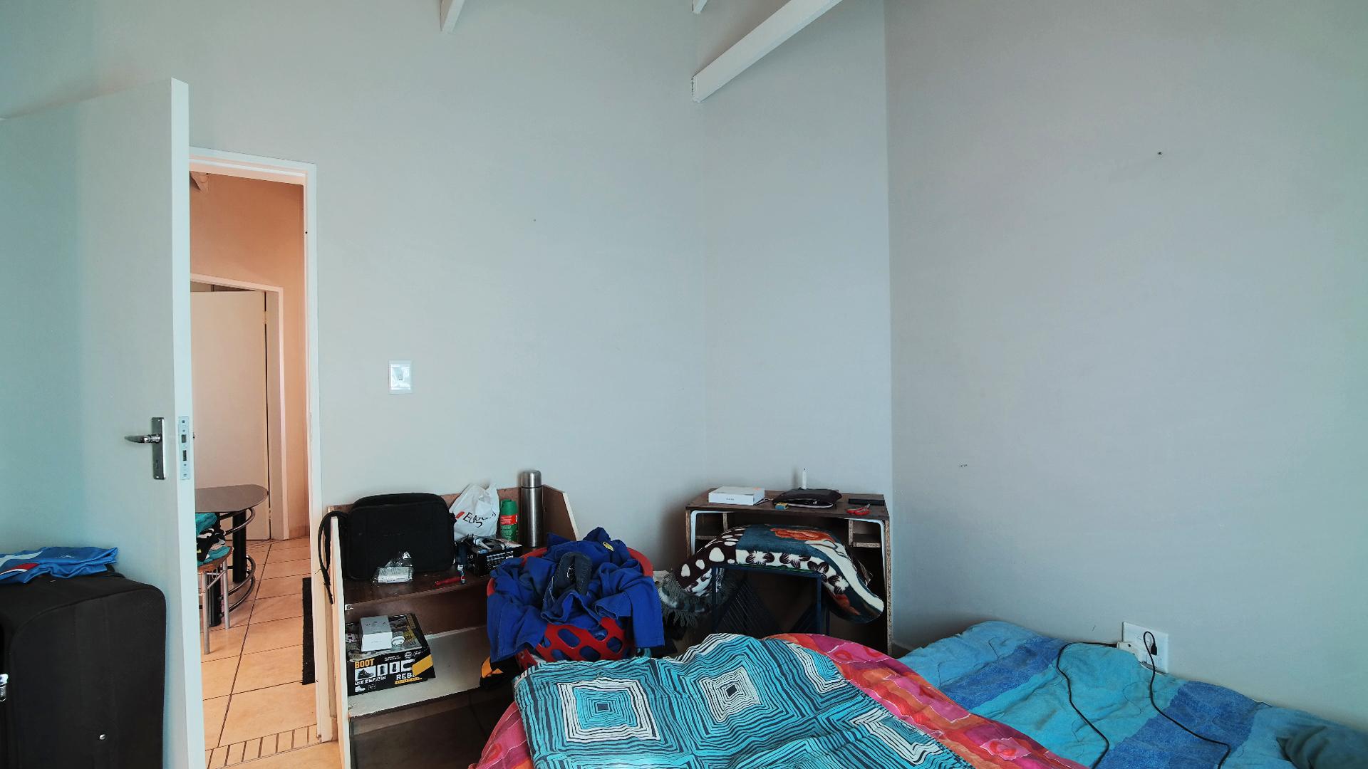 Bed Room 2 - 12 square meters of property in Waterval East