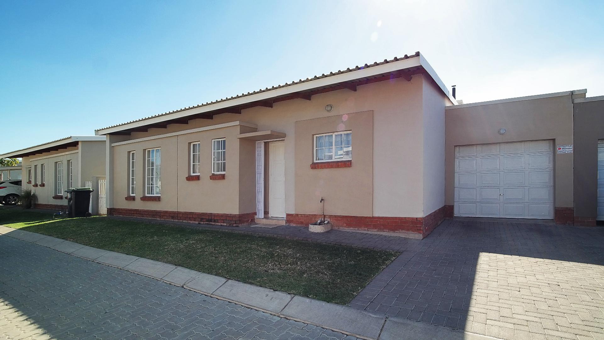 Front View of property in Waterval East