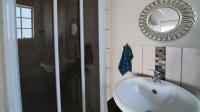 Main Bathroom - 3 square meters of property in Waterval East