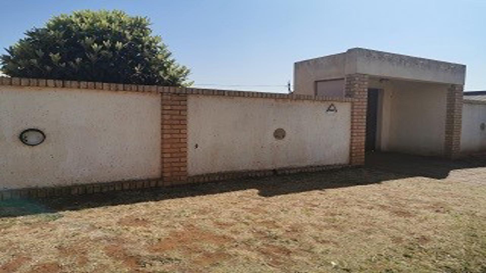 Front View of property in Vosloorus