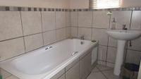 Bathroom 1 - 5 square meters of property in Krugersrus