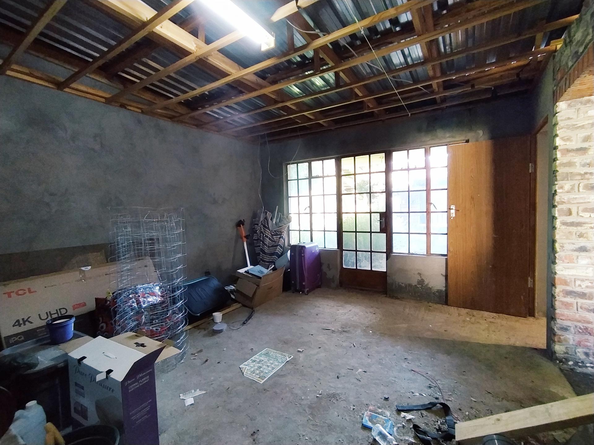 Spaces of property in Dan Pienaar