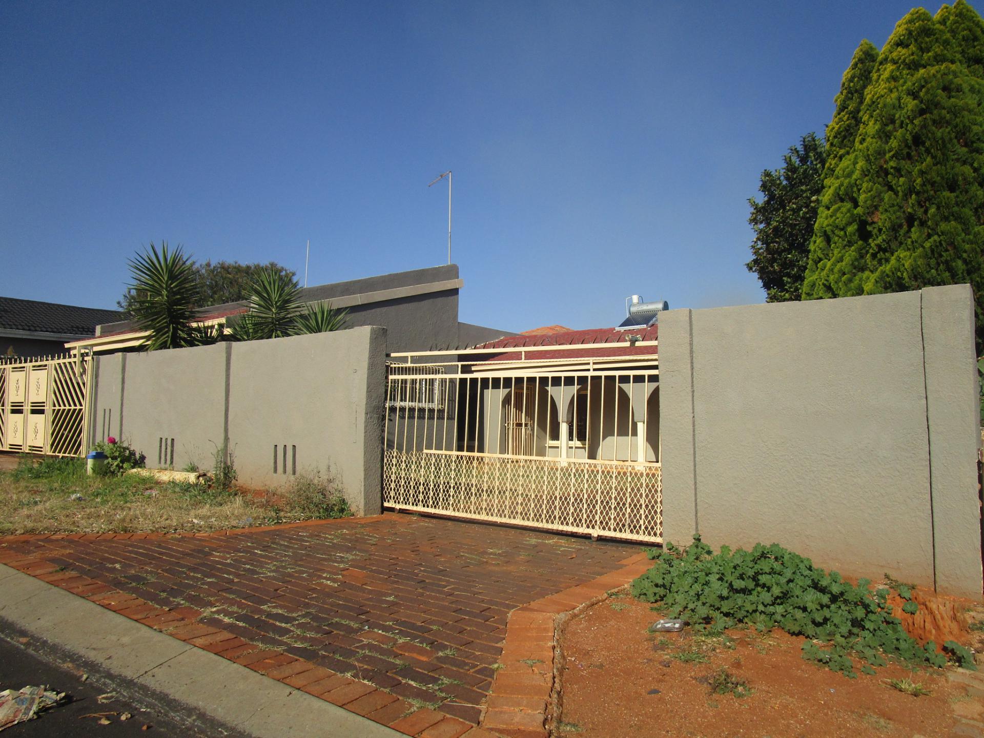 Front View of property in Lenasia South