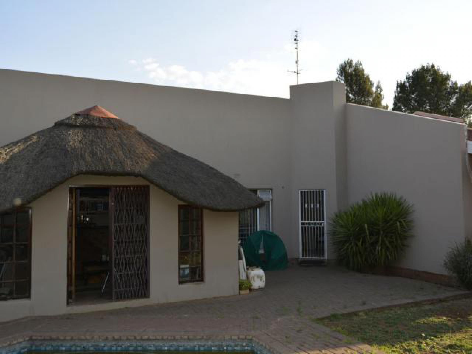 Front View of property in Bains Vlei