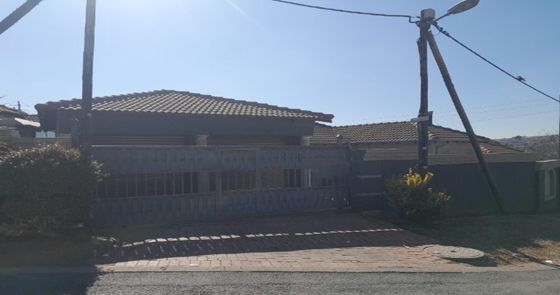 Front View of property in Cosmo City