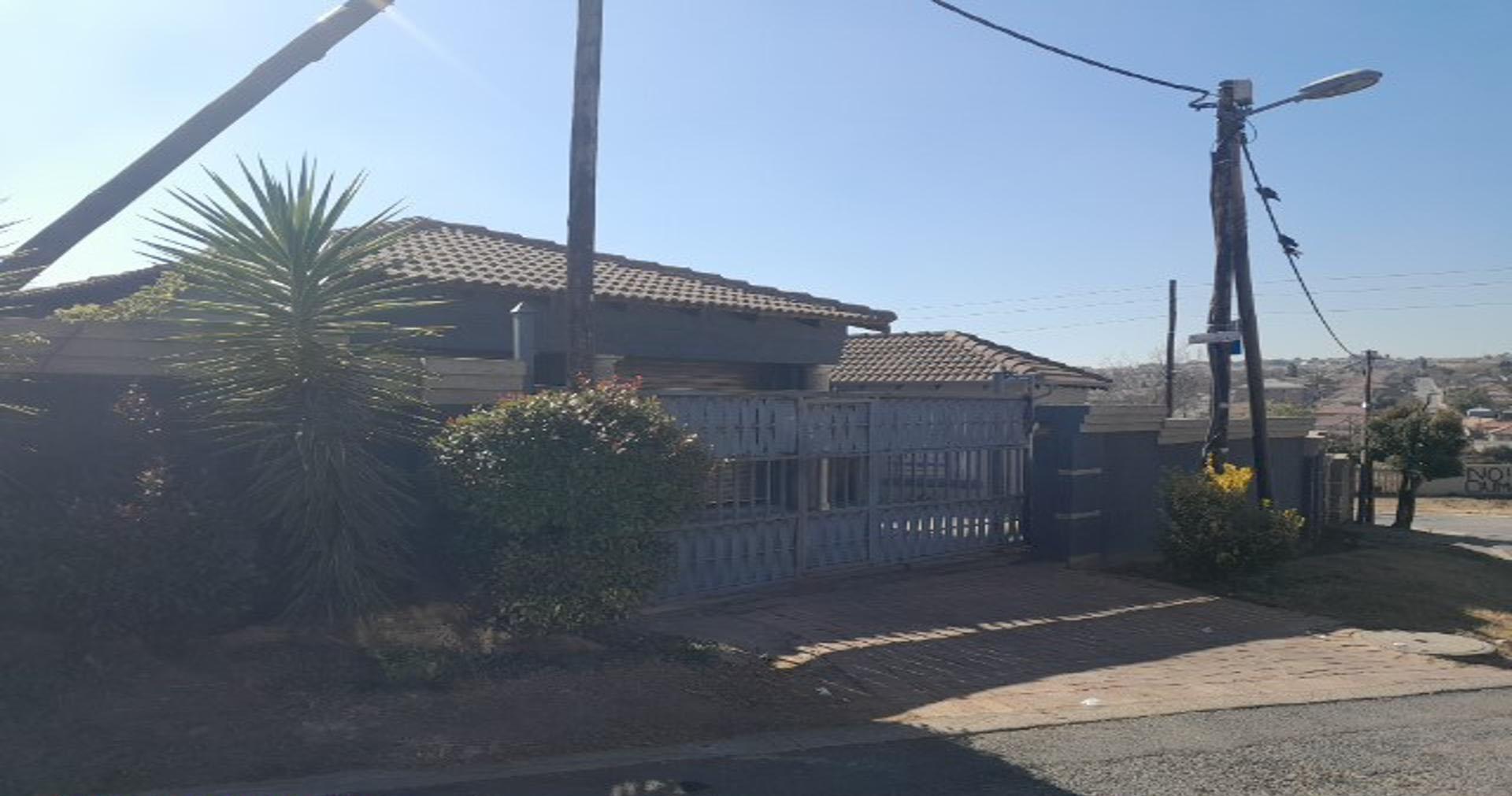 Front View of property in Cosmo City
