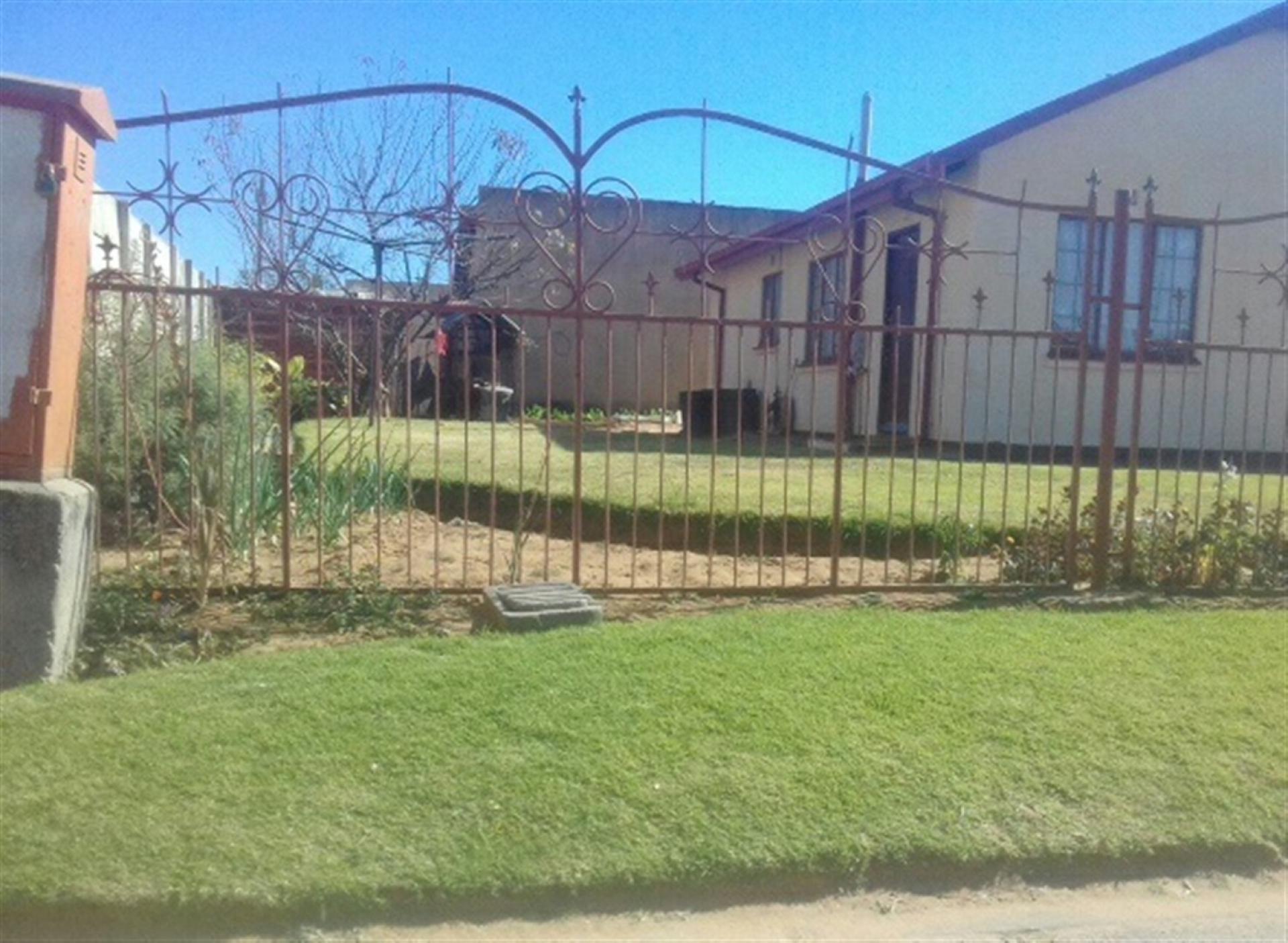Front View of property in Kutlwanong