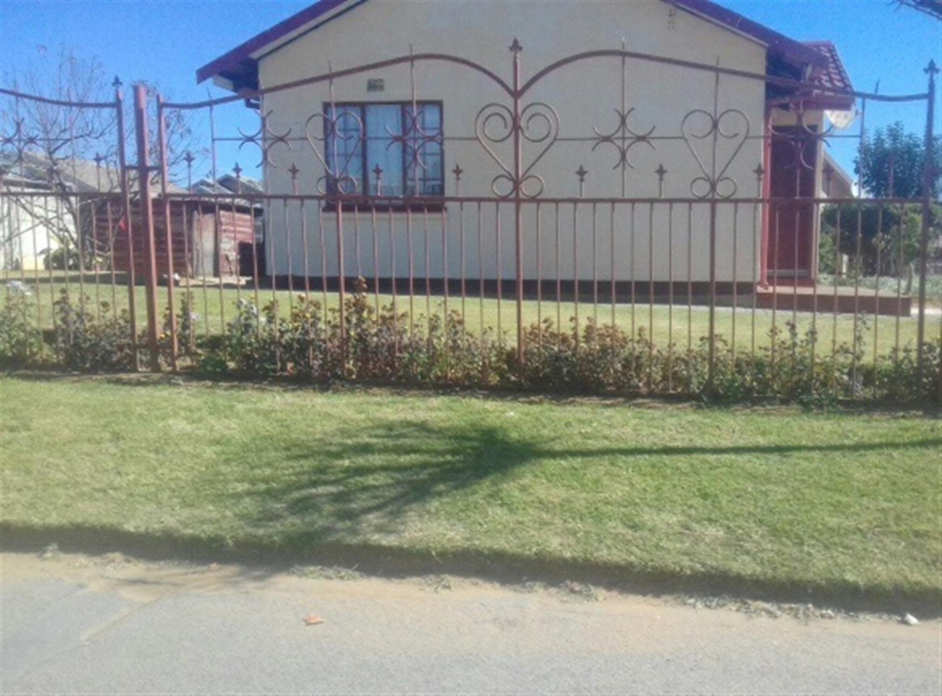 Front View of property in Kutlwanong