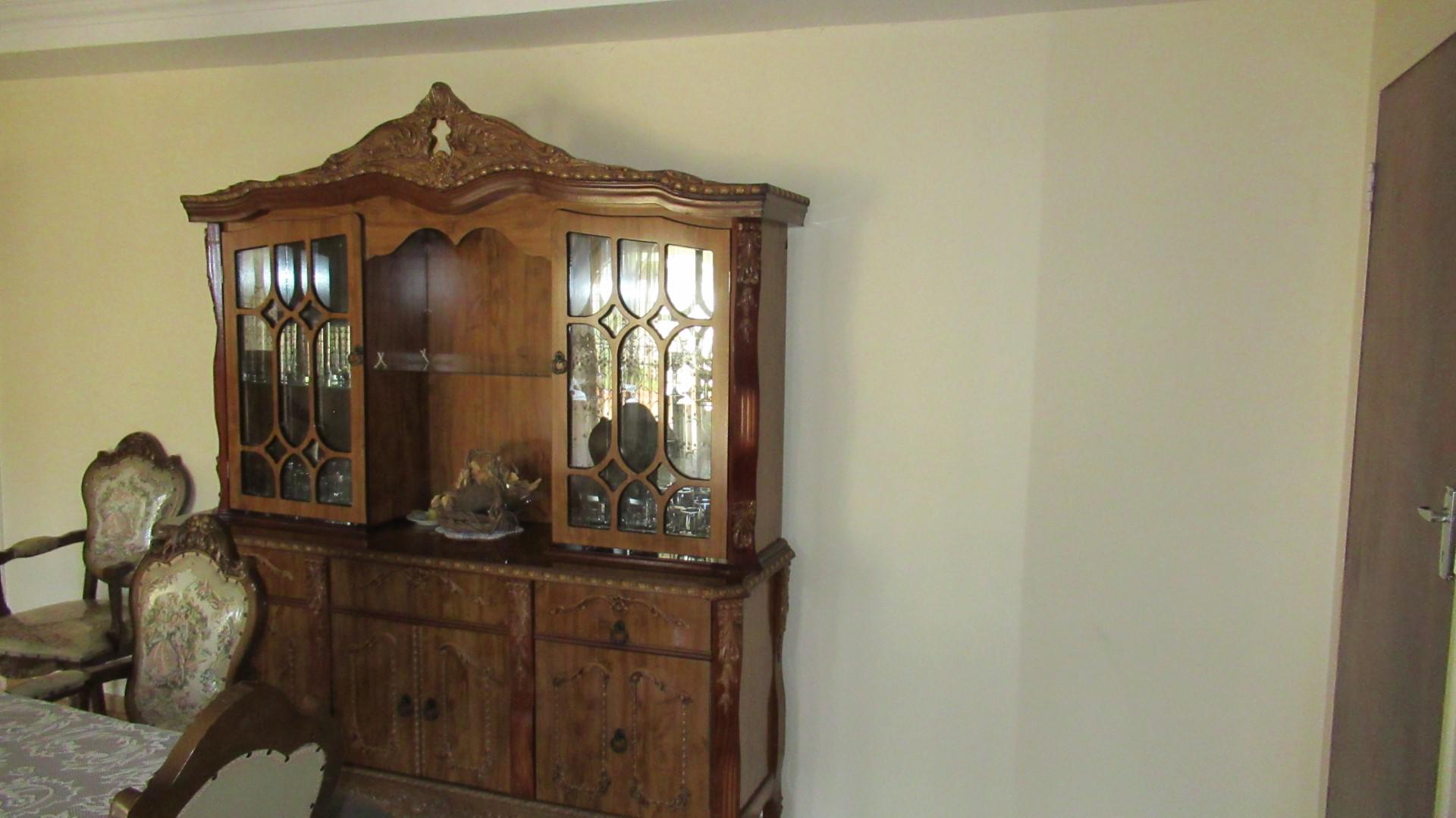 Dining Room - 22 square meters of property in Oberholzer