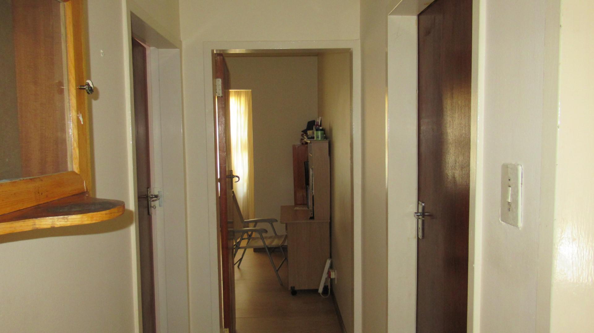 Spaces - 5 square meters of property in Oberholzer