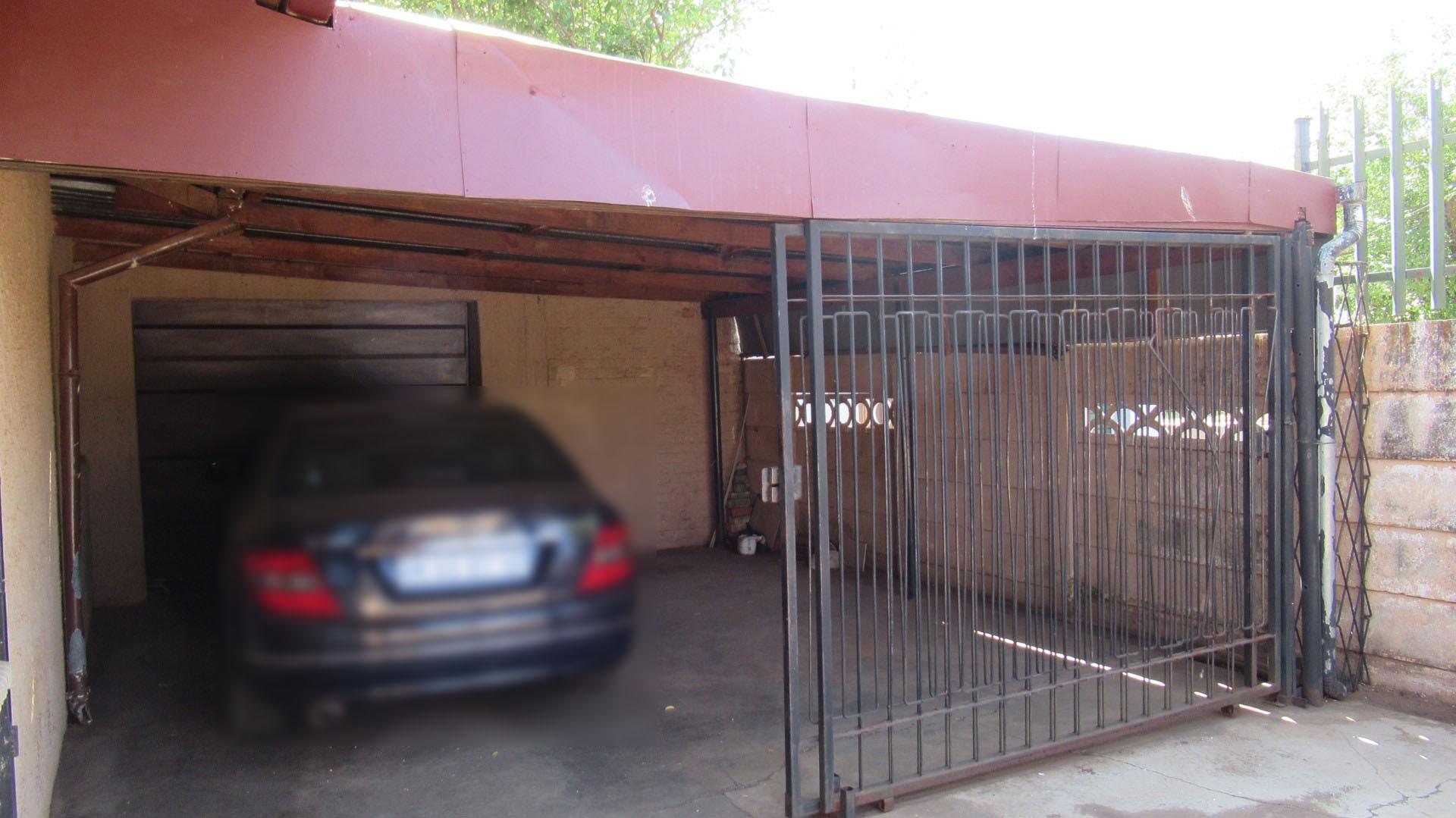 Spaces - 5 square meters of property in Oberholzer