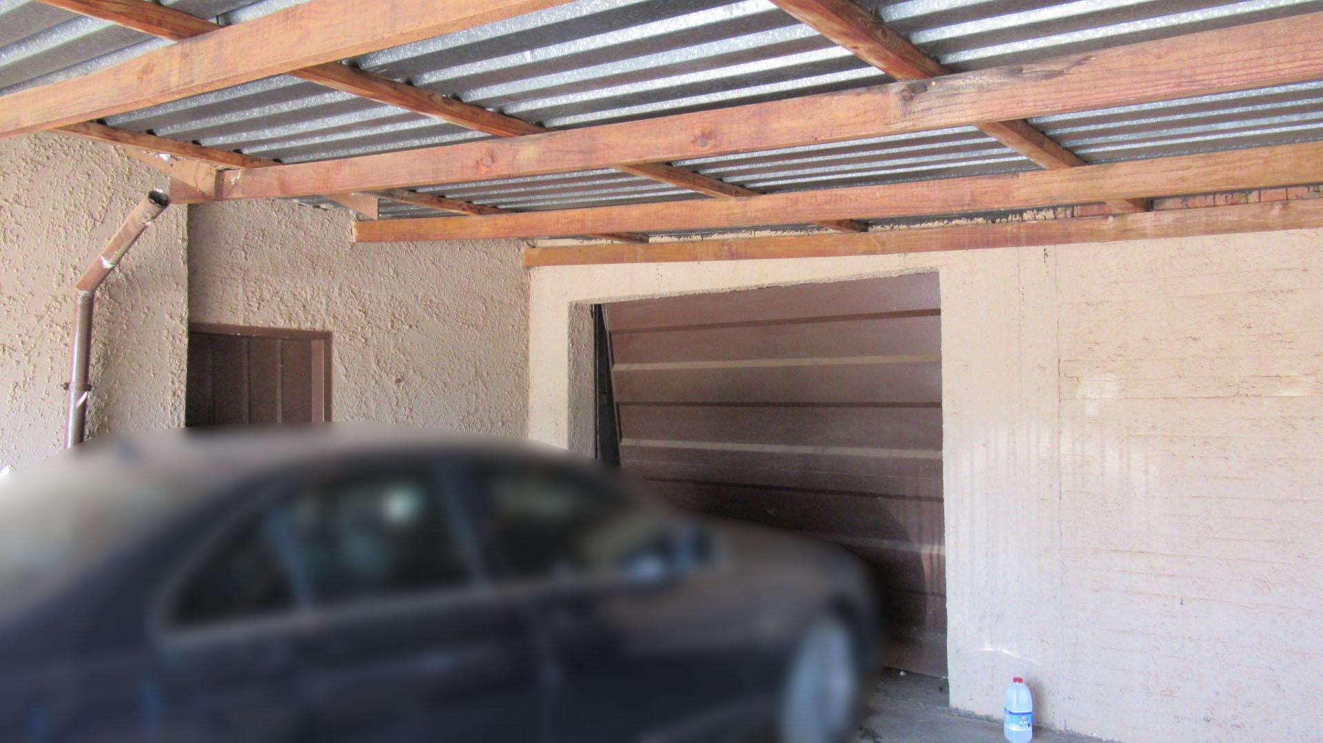 Spaces - 5 square meters of property in Oberholzer