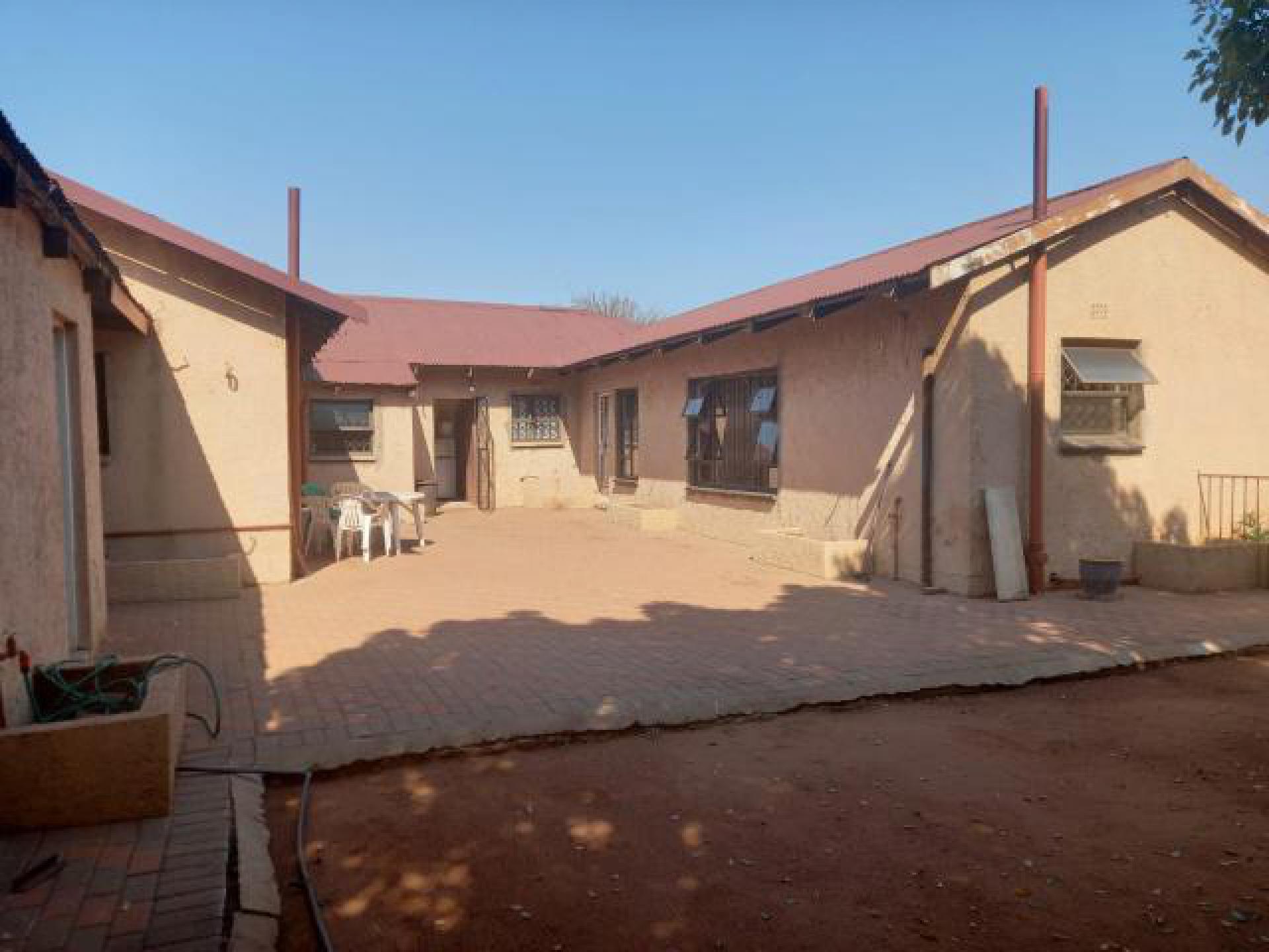 Front View of property in Oberholzer