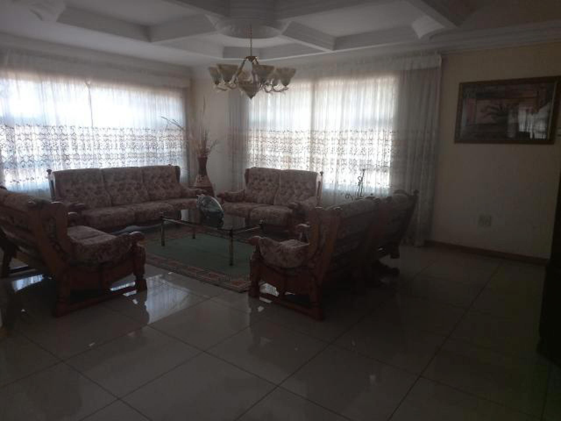 Lounges - 47 square meters of property in Oberholzer