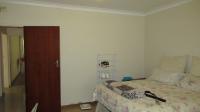 Bed Room 2 - 21 square meters of property in Oberholzer