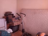 Bed Room 1 - 10 square meters of property in Oberholzer