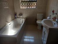 Bathroom 1 - 6 square meters of property in Oberholzer