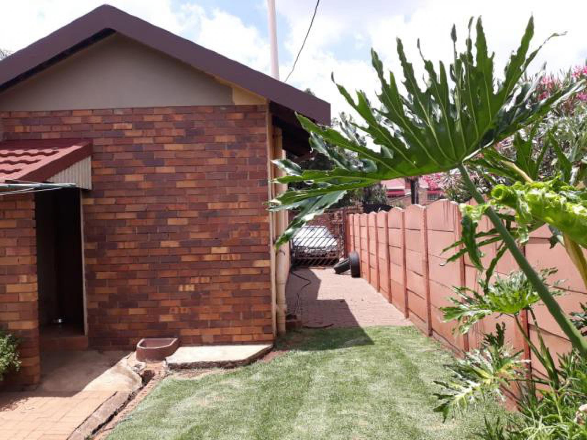 Spaces - 40 square meters of property in Sunward park