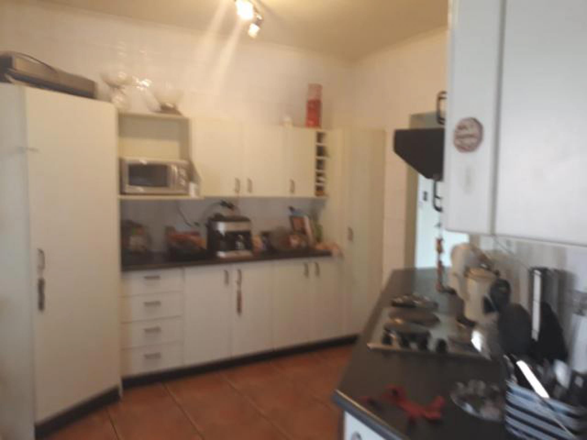 Kitchen - 7 square meters of property in Sunward park