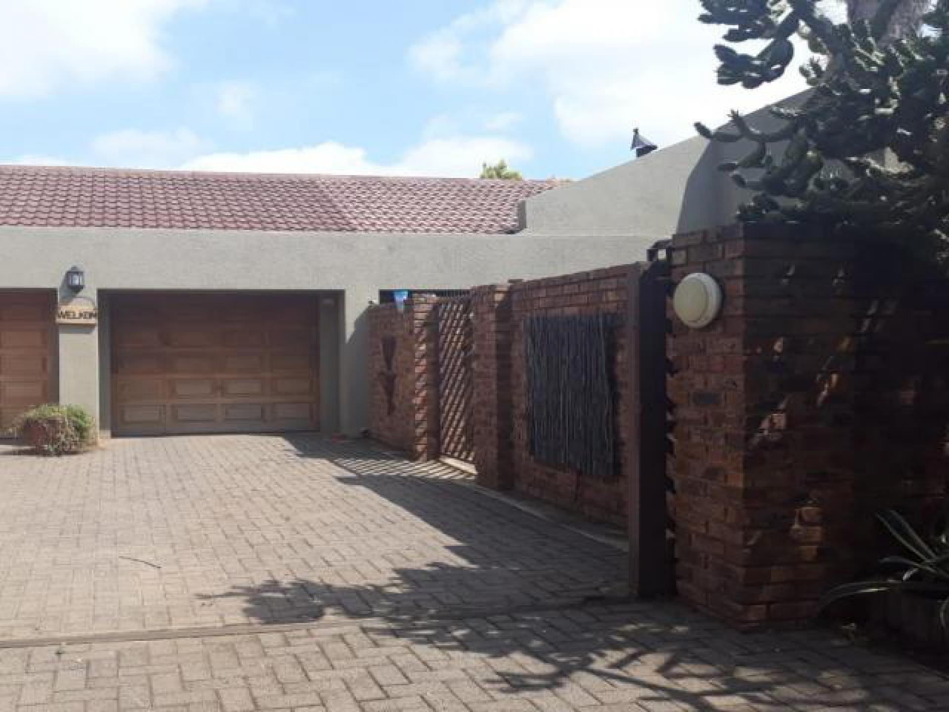 Spaces - 40 square meters of property in Sunward park